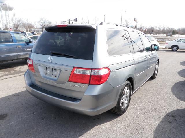 Honda Odyssey 2005 photo 3