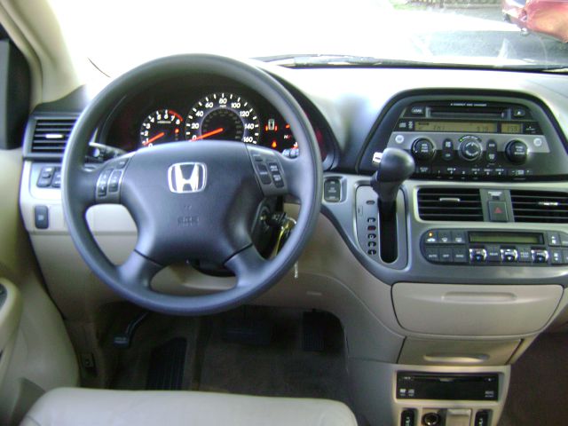 Honda Odyssey 2005 photo 7