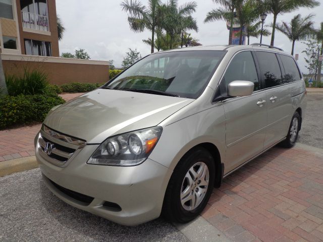 Honda Odyssey 2005 photo 2