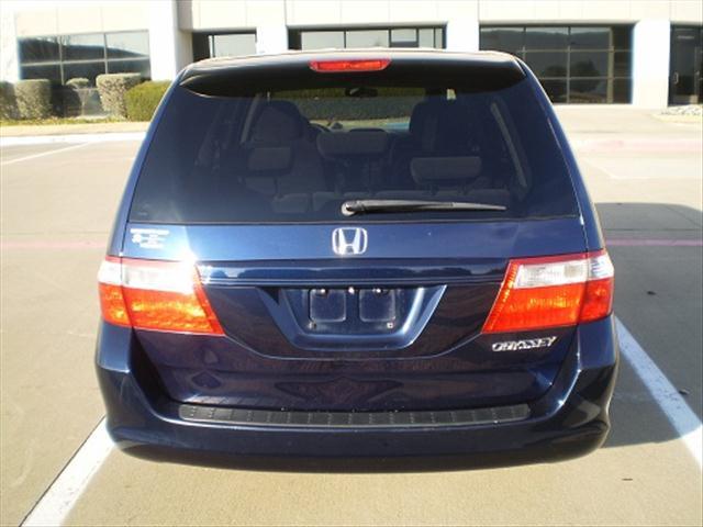 Honda Odyssey 2005 photo 2