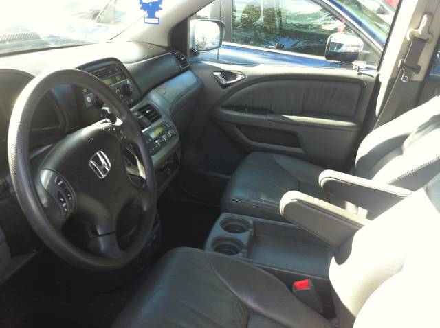 Honda Odyssey 2005 photo 2