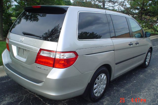 Honda Odyssey 2005 photo 2