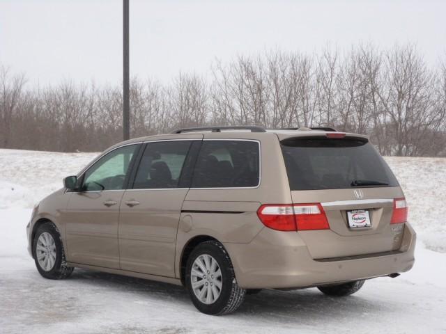 Honda Odyssey 2005 photo 2