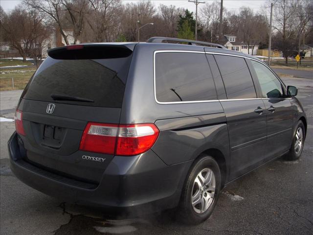 Honda Odyssey 2005 photo 2