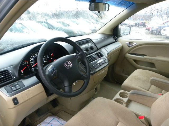 Honda Odyssey 2005 photo 2