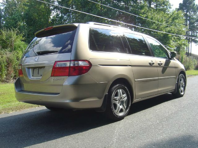 Honda Odyssey 2005 photo 2