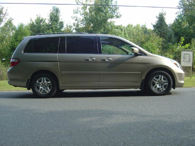 Honda Odyssey 2005 photo 3