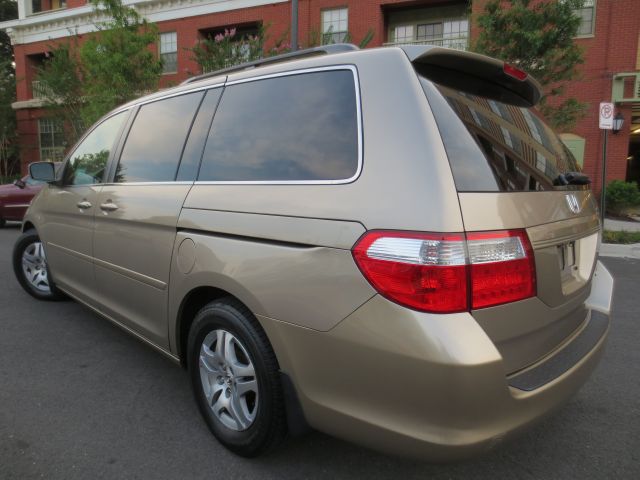 Honda Odyssey 2005 photo 3