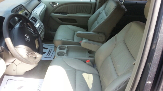 Honda Odyssey 2005 photo 2