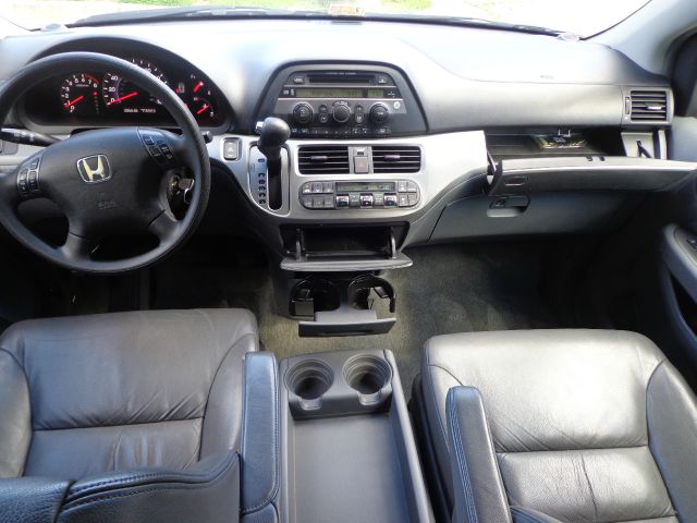 Honda Odyssey 2005 photo 2