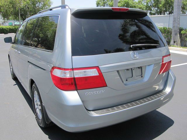 Honda Odyssey 2006 photo 3