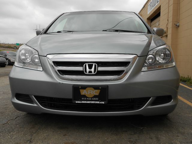 Honda Odyssey 2006 photo 2