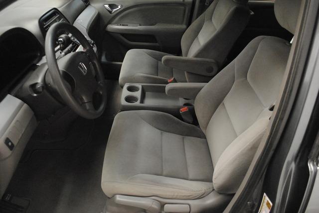 Honda Odyssey 2010 photo 2