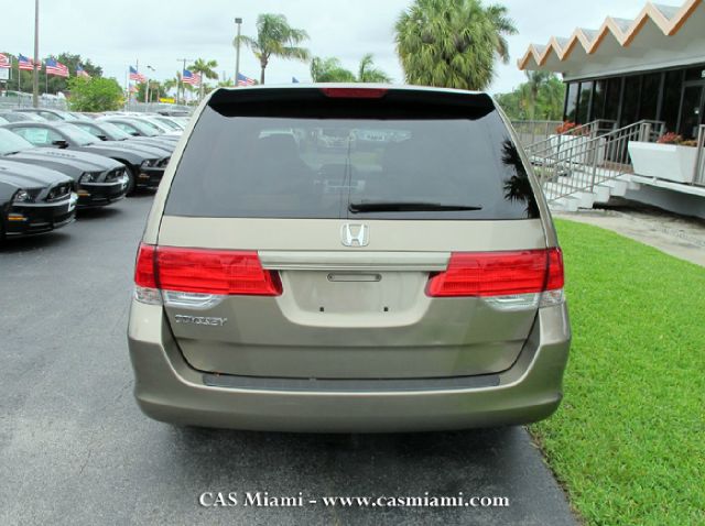 Honda Odyssey 2010 photo 2