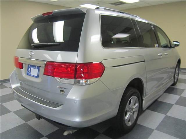 Honda Odyssey 2010 photo 2