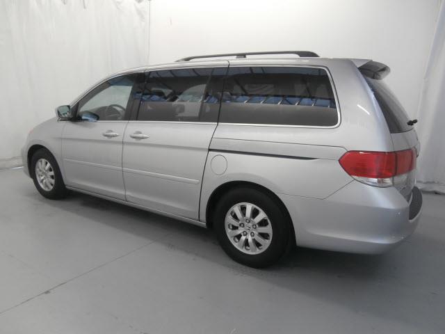 Honda Odyssey 2010 photo 2