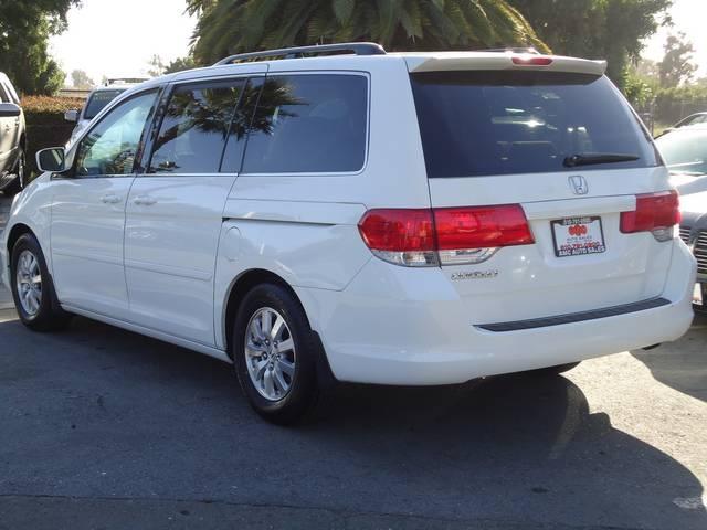 Honda Odyssey 2010 photo 2