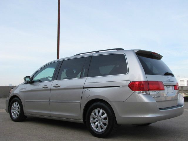 Honda Odyssey 2010 photo 2