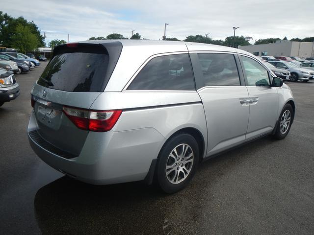 Honda Odyssey 2011 photo 2