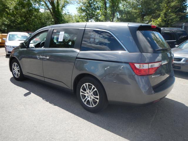 Honda Odyssey 2011 photo 2