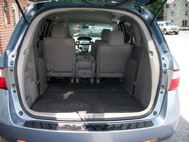 Honda Odyssey 2011 photo 2