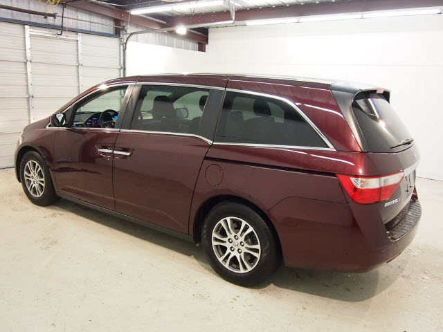 Honda Odyssey 2011 photo 2