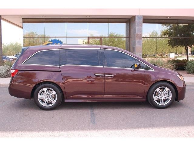 Honda Odyssey 2011 photo 2