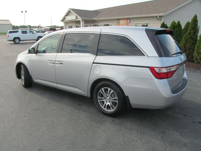 Honda Odyssey 2011 photo 2