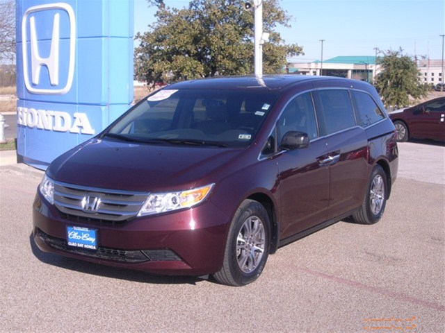 Honda Odyssey 2011 photo 2