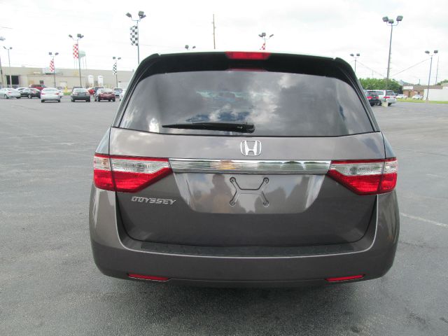 Honda Odyssey 2011 photo 3