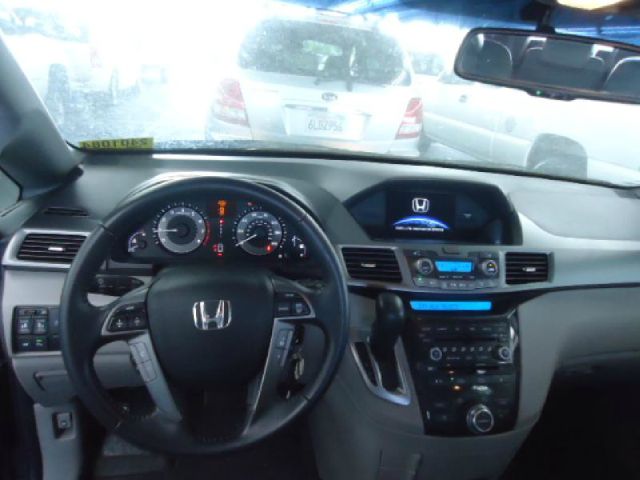 Honda Odyssey 2011 photo 2