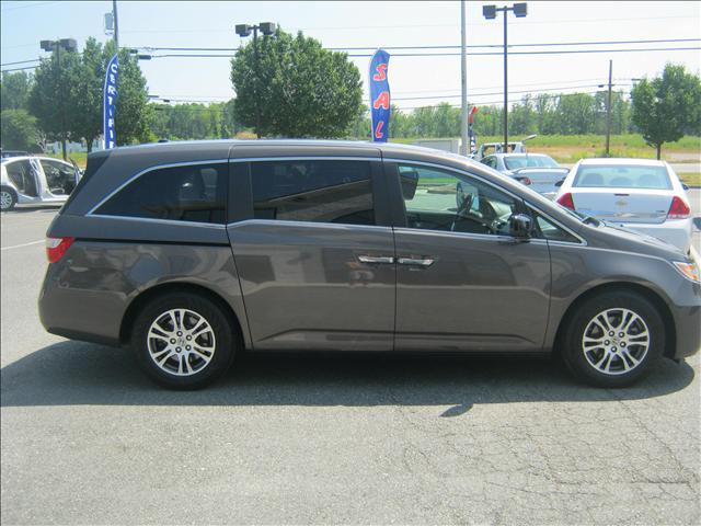 Honda Odyssey 2011 photo 2