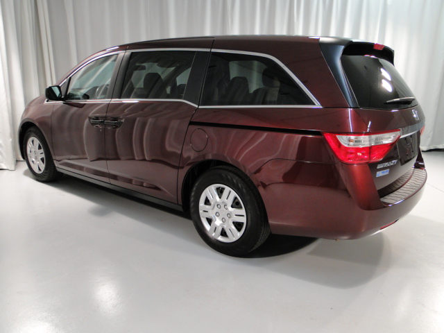 Honda Odyssey 2011 photo 2