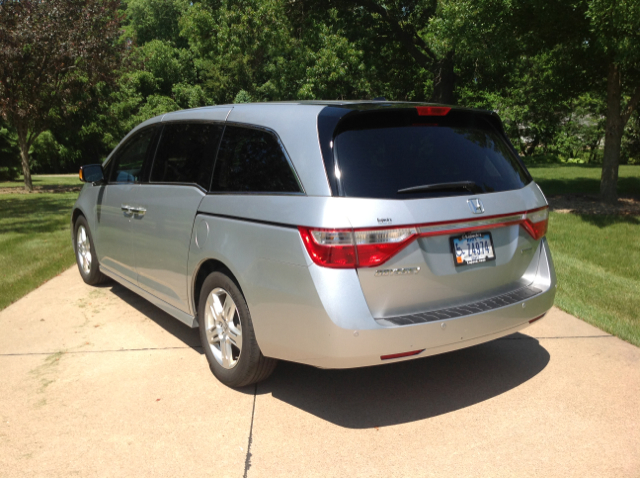 Honda Odyssey 2011 photo 2