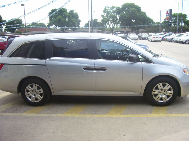 Honda Odyssey 2011 photo 2