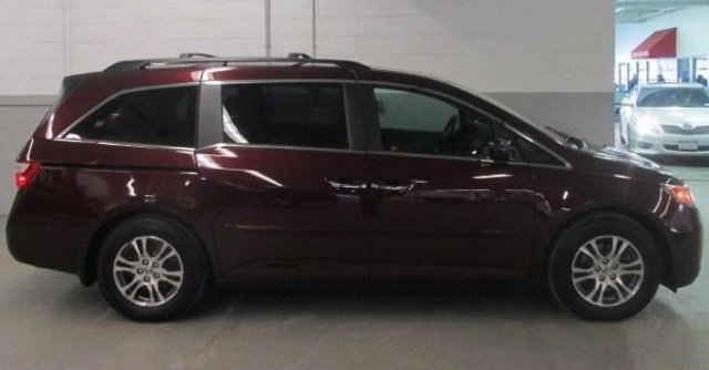 Honda Odyssey 2011 photo 2