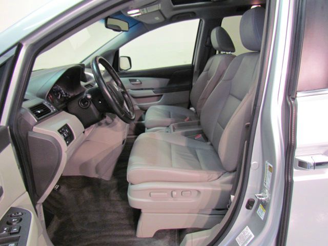 Honda Odyssey 2011 photo 2