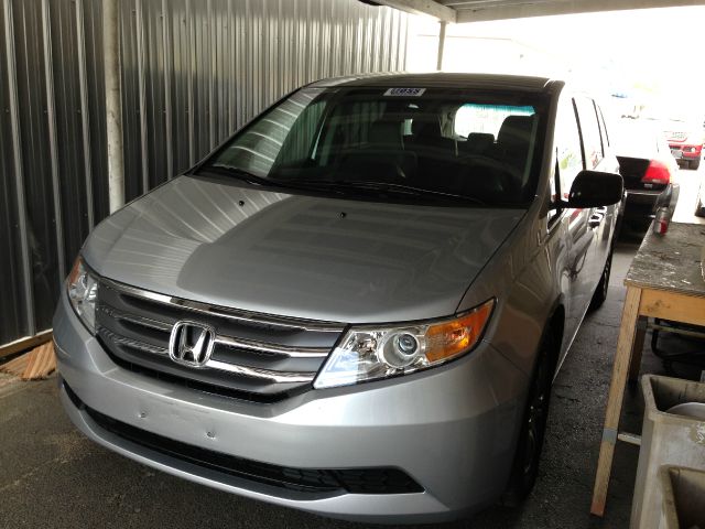 Honda Odyssey 2012 photo 2