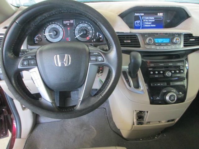 Honda Odyssey 2012 photo 2