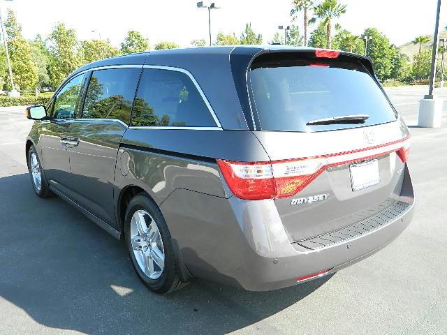 Honda Odyssey 2012 photo 2