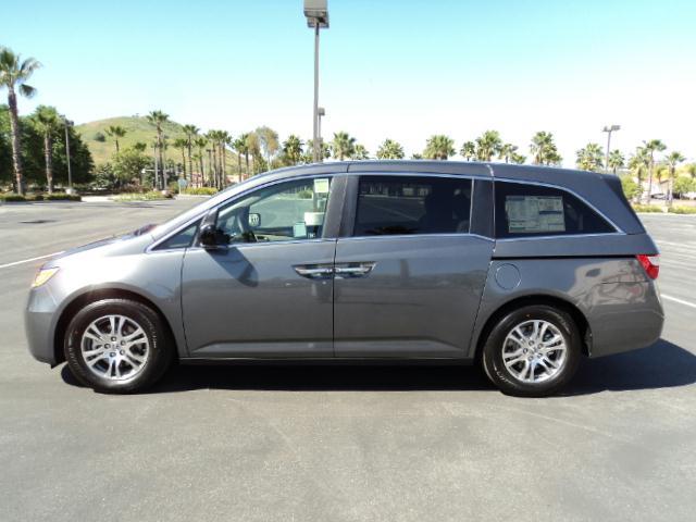 Honda Odyssey 2012 photo 2