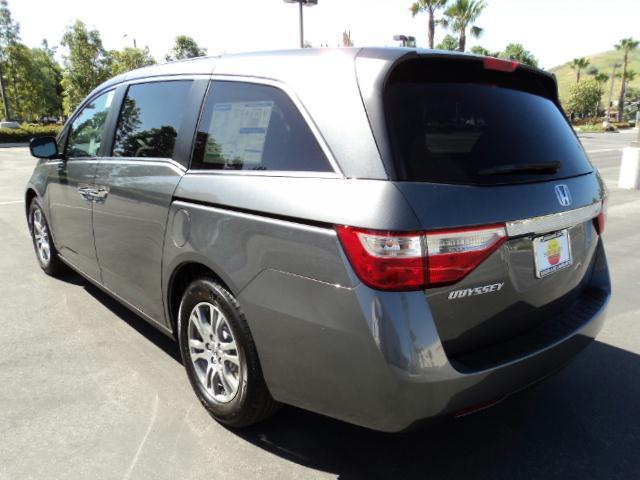 Honda Odyssey 2012 photo 3