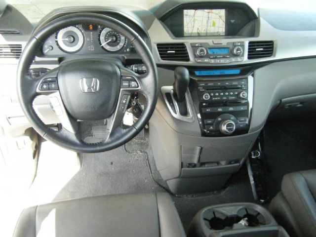 Honda Odyssey 2012 photo 3