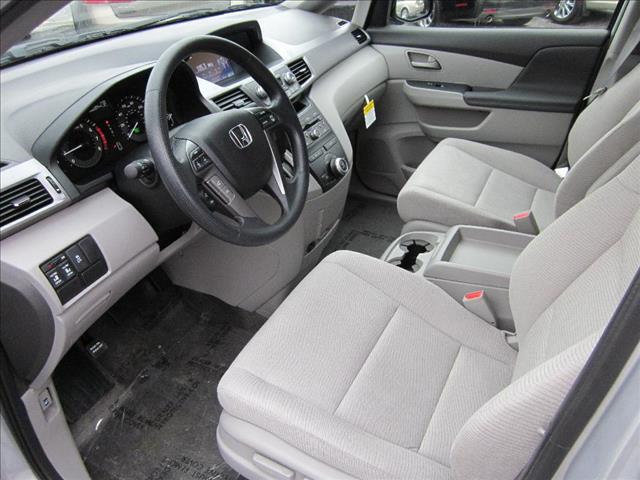 Honda Odyssey 2013 photo 1