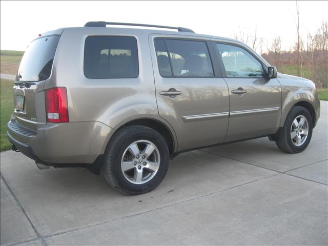 Honda Pilot LS 2WD Sport Utility