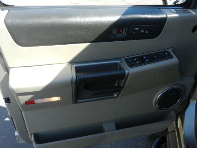 Hummer H2 2003 photo 28