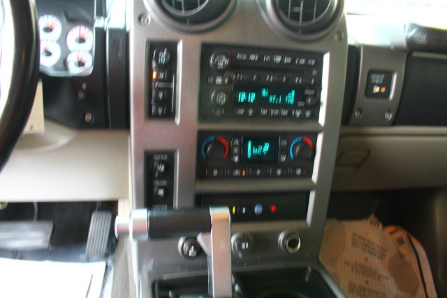 Hummer H2 2003 photo 2