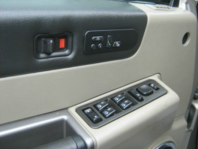 Hummer H2 2003 photo 18