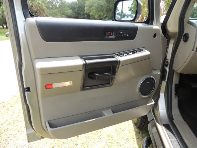 Hummer H2 2004 photo 23