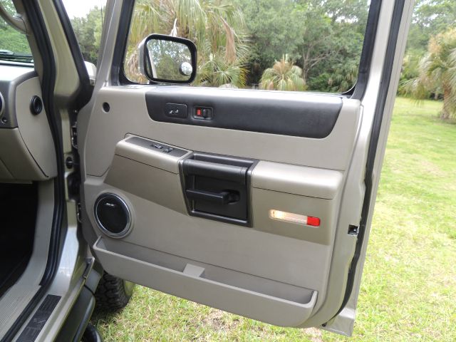 Hummer H2 2004 photo 58